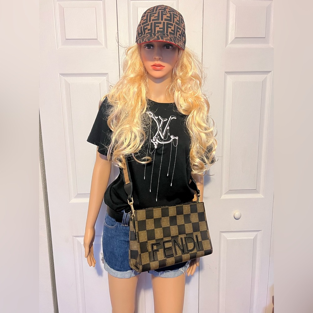 🌹🌺FENDI CLUTCH/ CROSSBODY BAG🌺❤️